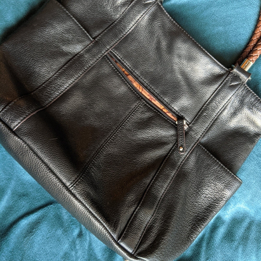 Beautiful black leather shoulder bag❤️